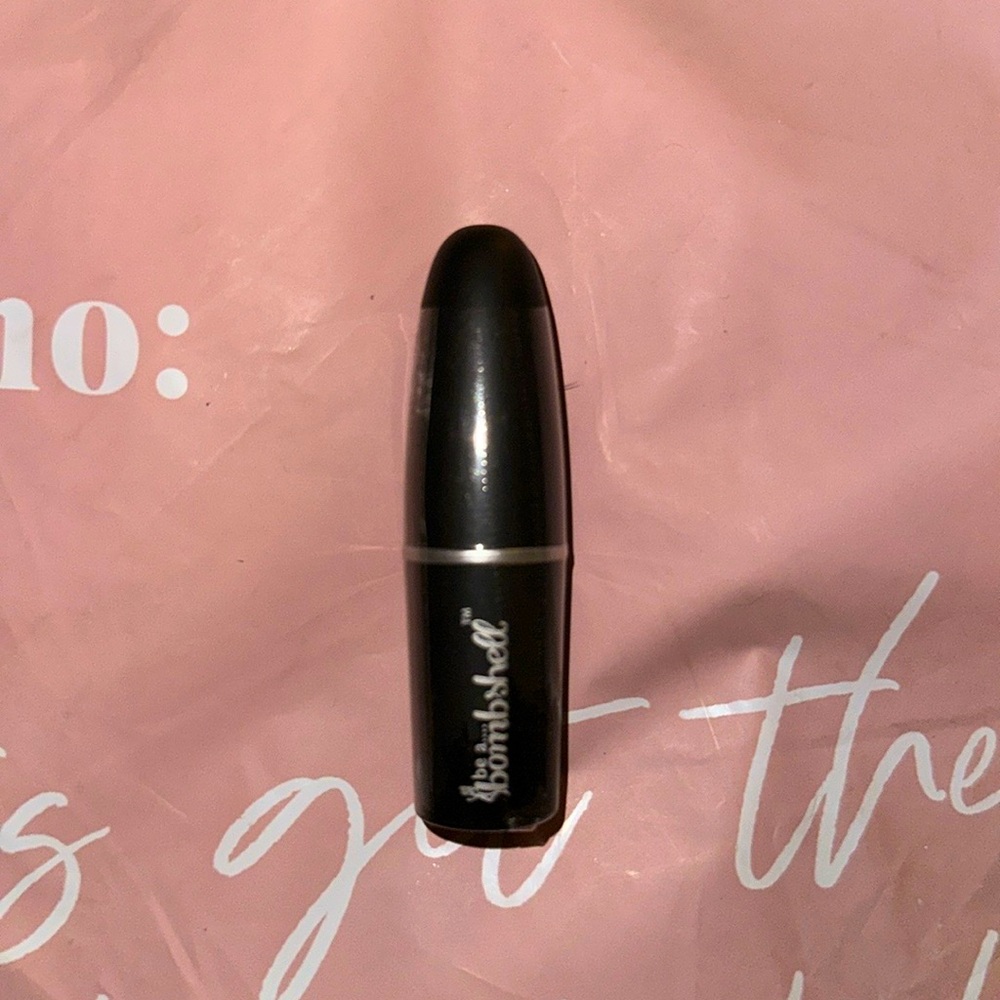 Be a Bombshell matte lipstick